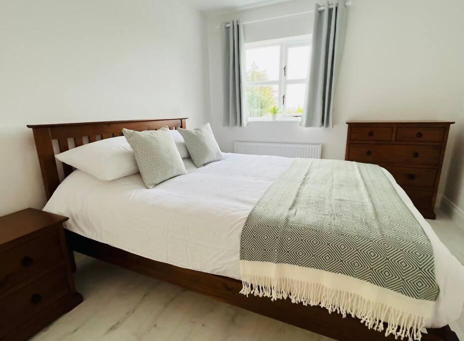 Private Apartment One On Lough Corrib, Oughterard Galway Buitenkant foto