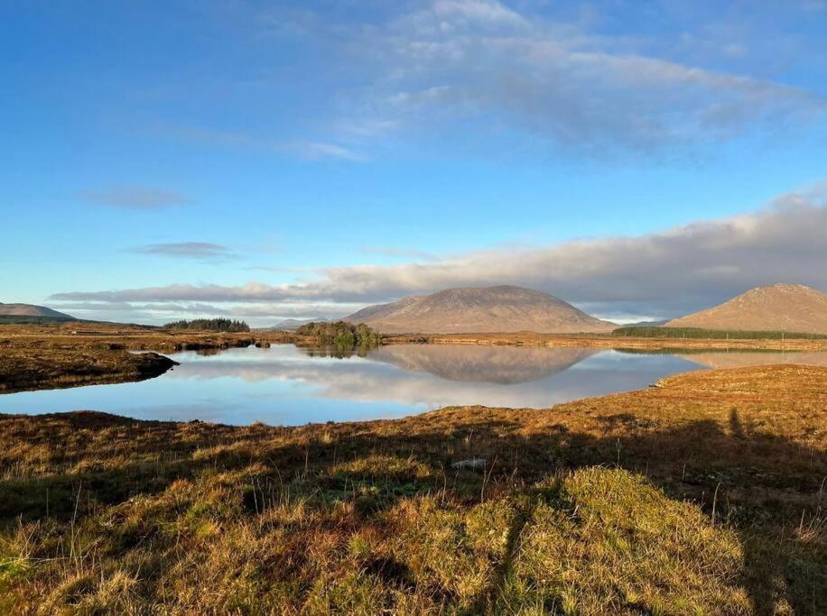 Private Apartment One On Lough Corrib, Oughterard Galway Buitenkant foto